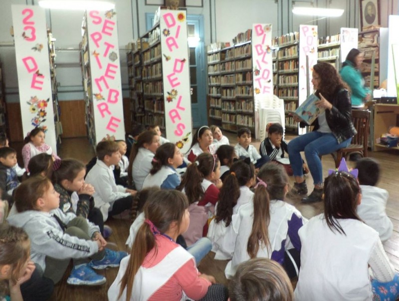 Se celebra el da de las bibliotecas populares